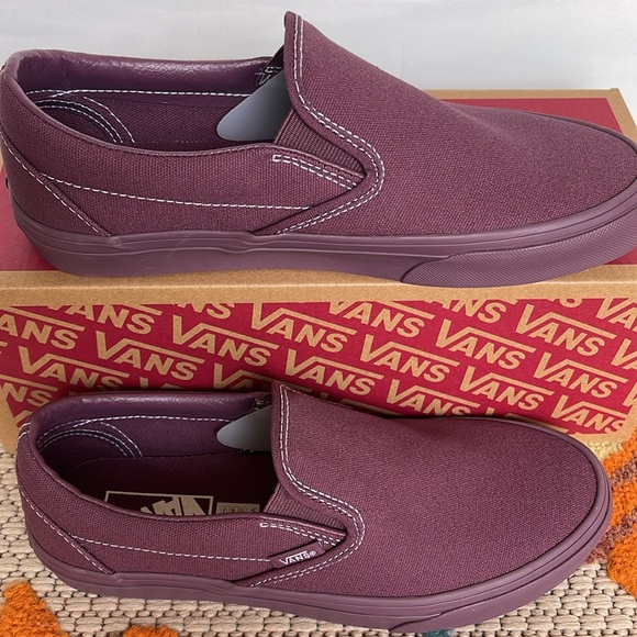 Vans WMNS Classic Slip-On
Pastel Mono Plum Wine
VN000CT5CHI
Sneakers - Picture 4 of 16